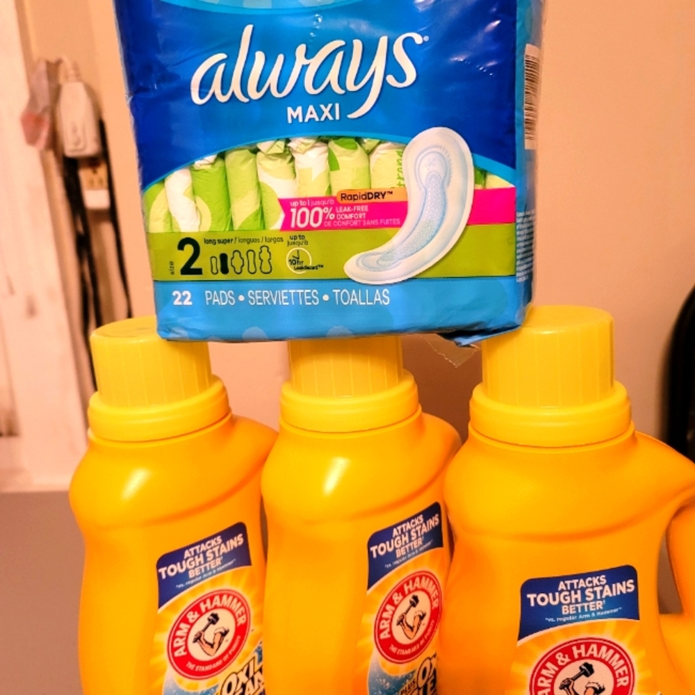 Liquid detergent bundle with MAXI pads